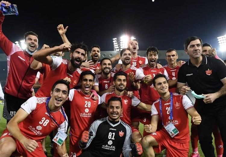 (عکس) ستاره های پرسپولیس در فرودگاه محاصره شدند (عکس) ستاره های پرسپولیس در فرودگاه محاصره شدند