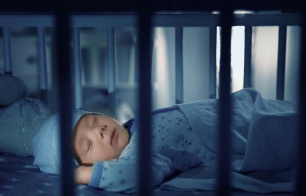 خواب زیاد نوزاد؛ آیا باید از زیاد خوابیدن نوزادمان نگران شویم؟