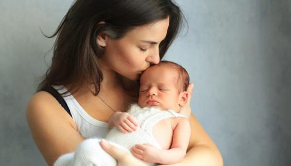 بوسیدن نوزاد چه خطرهایی به دنبال دارد؟