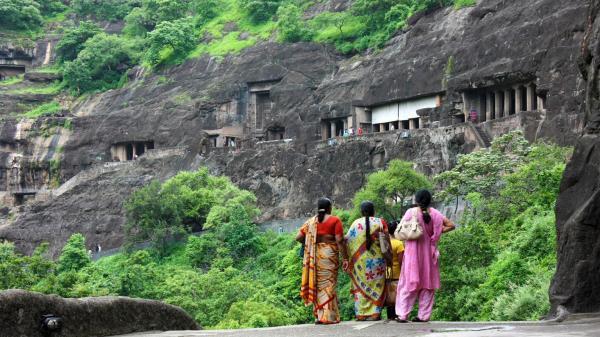 غارهای شگفت انگیز آجانتا؛ میراث کهن و تاریخی هند